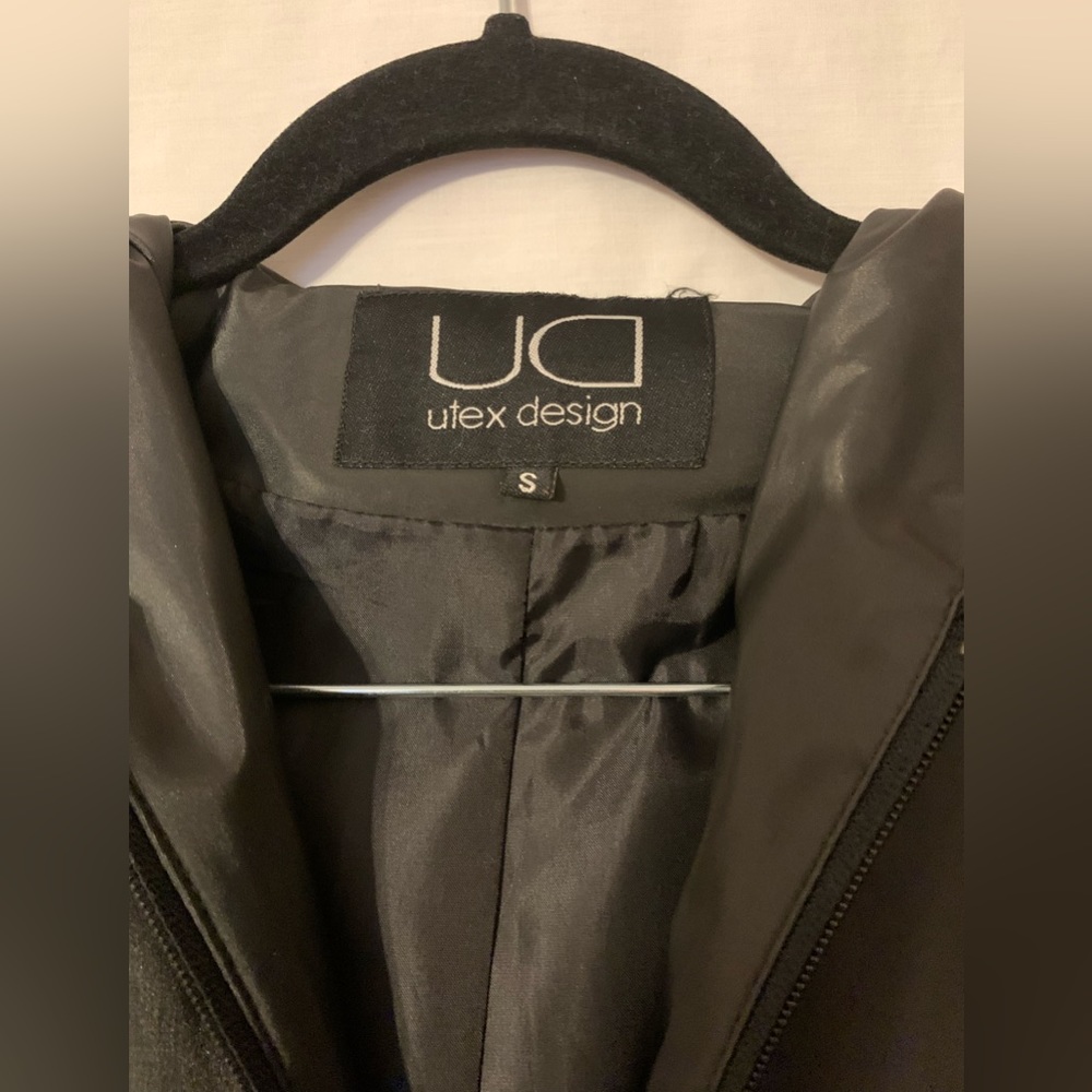 Utex Design hooded raincoat like new size small